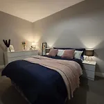 2Bd Kings Cross Apartment
